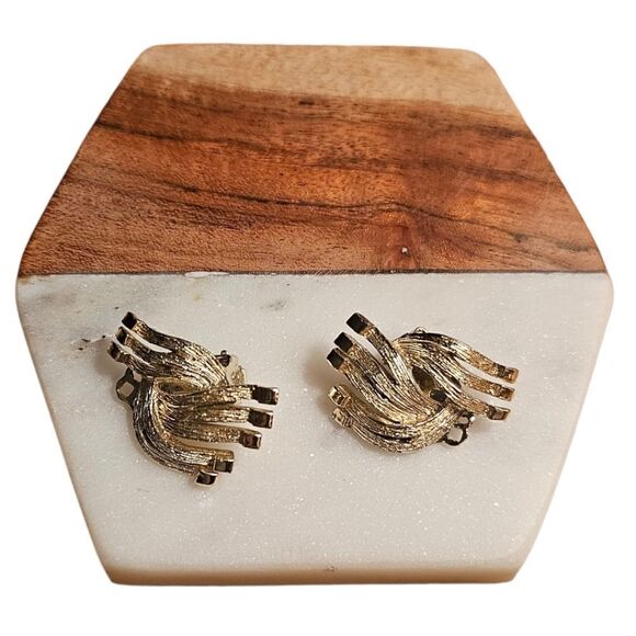 Vintage Abstract Decor Luxury Clip-on Earrings - Picture 10 of 12